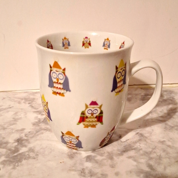 Creative Tops Ltd. Cup. Owl with different colored Santa hats & sweaters. - Picture 1 of 7